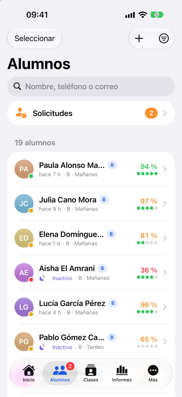 App Aula no iPhone: lista de alunos com porcentagem de preparação